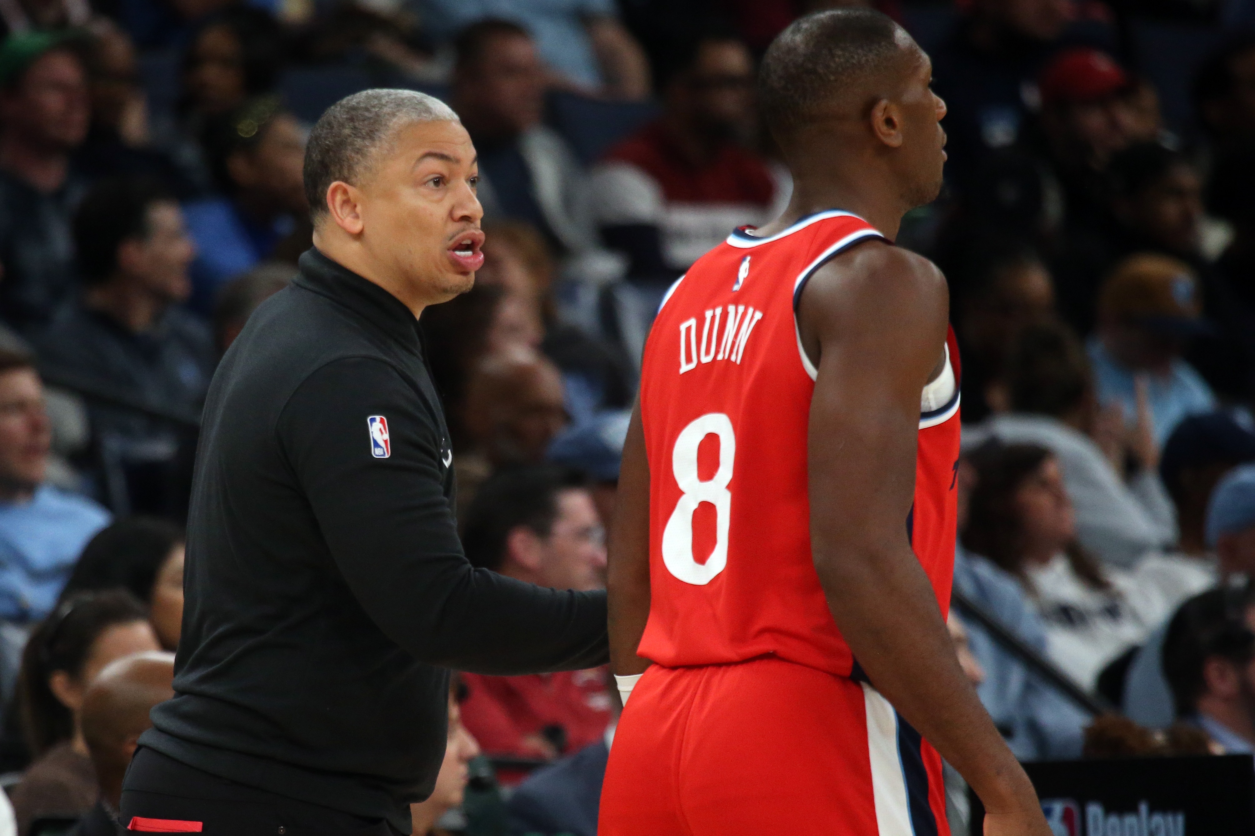 斗球体育赛事-快船27-11期间战胜的强队：湖人/火箭/森林狼/活塞各2次 尼/掘1次